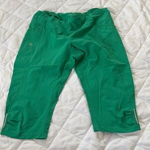 Athleta Vibrant Green Active Capris